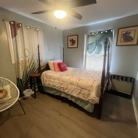 Lusby 4BD Family Home With Private Beach Access