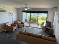 Merimbula Lake Apartments - شاطئ