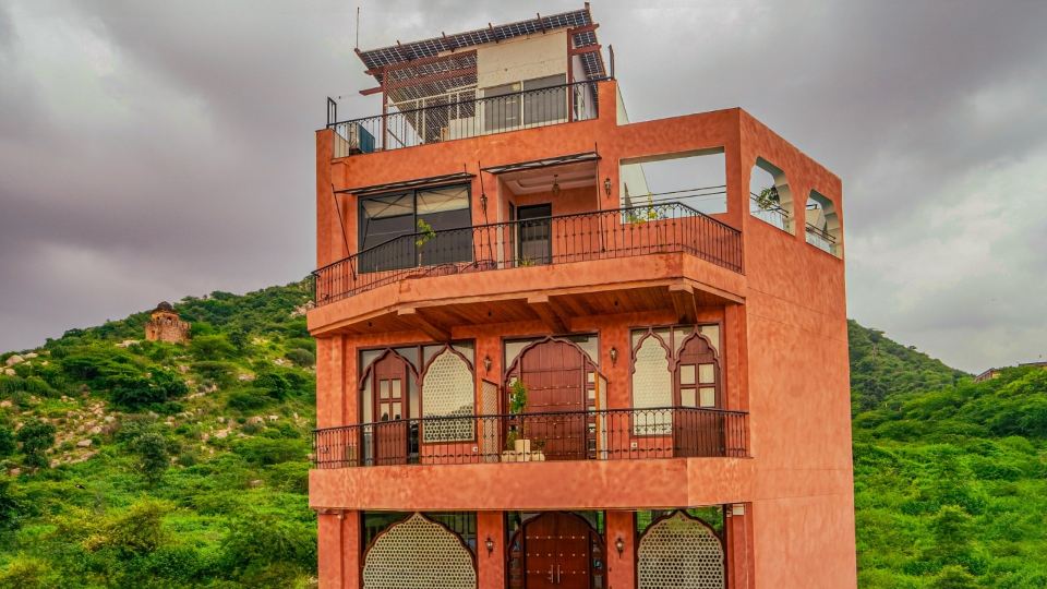 Artisav House