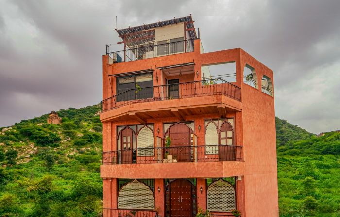 Artisav House
