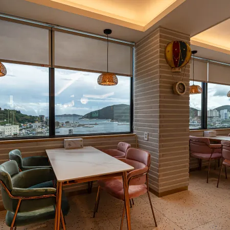 Geoje-si Hound Hotel Jangseungpo