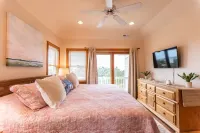 Salty Paws. Pet Friendly. Minutes to Beach. Horizon Ocean Views.