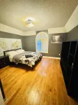Luxury house 7 bdrms - near airport, sq 1, Private Backyard