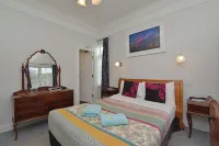 Richmond Guest House Отели в г. 