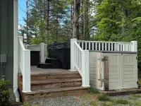 RiverView Cabin 2 Bedroom/1 Bath, Deck w/Hot Tub & Beautiful View/Fire Pit/Grill