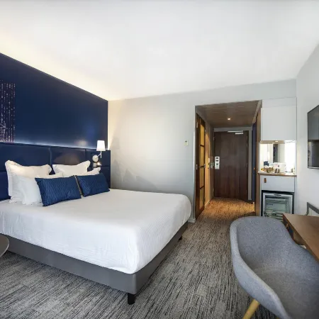 Hôtel Mercure Toulon la Seyne-Sur-Mer Отели рядом с достопримечательностью «Паром Тоулон»
