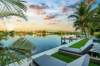 Signature Waterfront Villa by the Glamhomes - Villas
