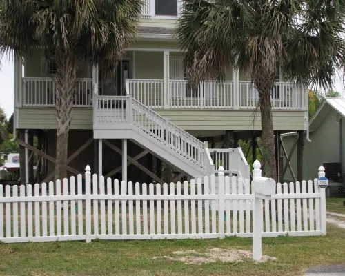 4BR Home with Private Dock on Warm Spring Fed Canal with Gulf Access Hotels in Hudson