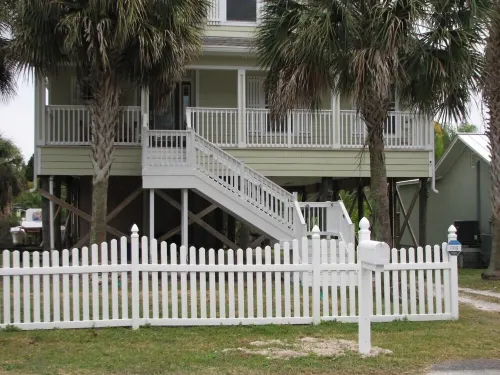 4BR Home with Private Dock on Warm Spring Fed Canal with Gulf Access