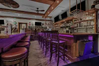 Lamies Inn & the Old Salt Tavern - bar
