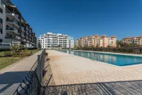 Family Retreat With Shared Pool - Balkon