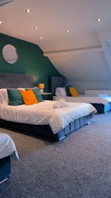 Spacious Maisonette Stay Sleeps 9 - Küvet