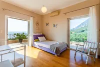 Sunset Paradise - Verga's Ultimate Seaview Getaway