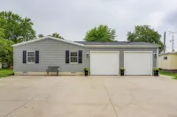 Boat Dock & Grill! Canal-Front Port Clinton Escape - Homestays