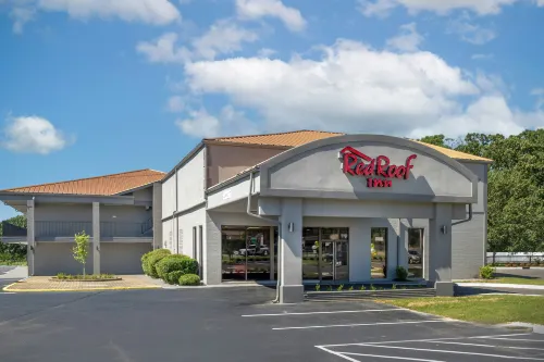 Red Roof Inn & Suites Manchester, TN