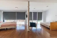 White and Wood Boutique Hotel - parking