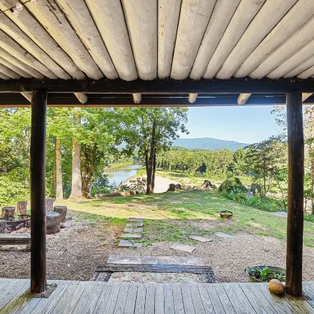 Nolichuckey Bluffs Bed & Breakfast Cabins