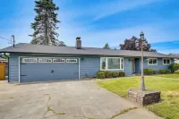 2 Mi to Fairgrounds & Dtwn Puyallup! Family Escape - WiFi
