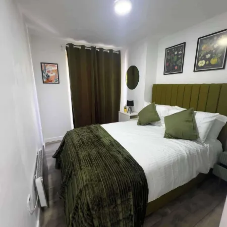 Ground Floor Apartment Sleeps 4 Parking