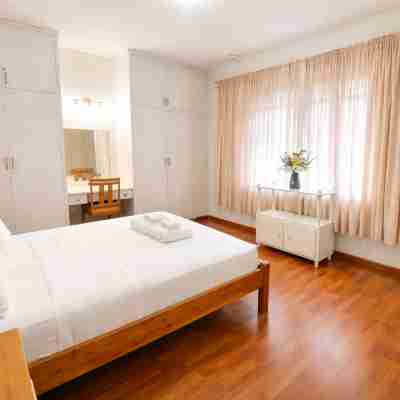 Mjs on the Savannah- Spacious 2-Bed Directly Across from the Savannah Rooms