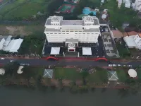 New Palace Hotel - parking