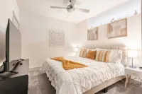 Riverwalk View Luxe Condo Views Pool & Free Parking - Apartments