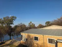 Luxurious Riverside Retreat in Lindequesdrif, Vaal River - 2-Star