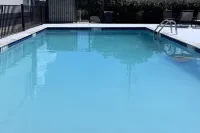 Super 8 by Wyndham Clinton - Pools
