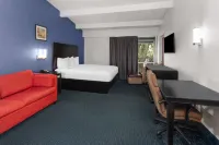 Travelodge by Wyndham Milwaukee - Parvekkeita