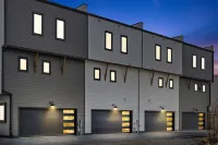 5 Mins to DT Gameroom Balcony Karaoke Sleeps 10 - Holiday Apartments