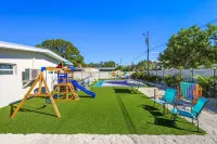 Sports Court Playground Putt Putt Spa Pool - Jacuzzi