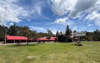 Lumberjack Inn - parking