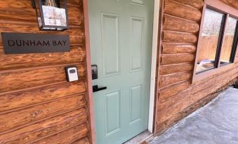 Walk to Beach - Close to Town - Pet Friendly Cabin