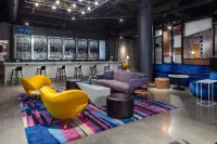 Aloft Atlanta at the Battery Atlanta - بار
