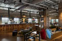Moxy Charleston Downtown - bar