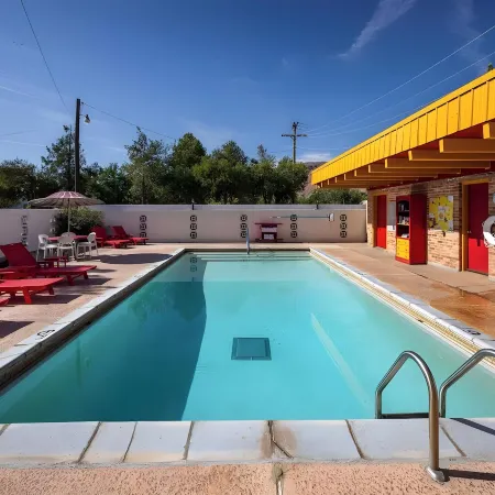 Apache Motel