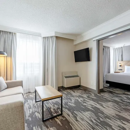 Sandman Signature Mississauga Hotel