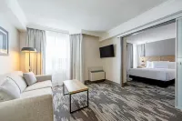 Sandman Signature Mississauga Hotel - อ่างจากุชชี่