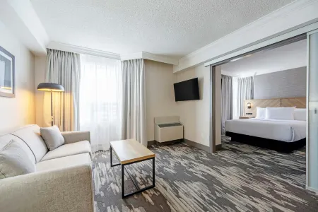 Sandman Signature Mississauga Hotel