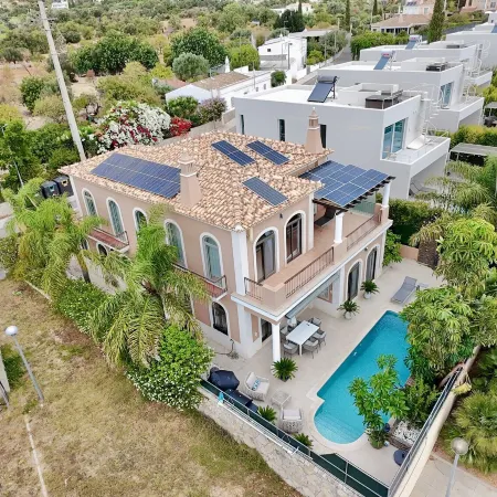 Algarve Stunning Villa by Homing