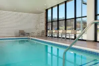 Element Moline - Pools