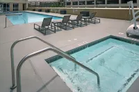 DoubleTree by Hilton Modesto - Pool