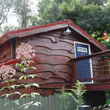 Vogelsang Guesthouse, 5 Minute Walk to Downtown West Jefferson.