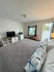 Coast Village Inn and Cottages - شرفة