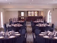 Garner Hotel Birmingham South East by IHG - parking