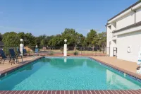 Days Inn by Wyndham Granbury - Swimmingpools