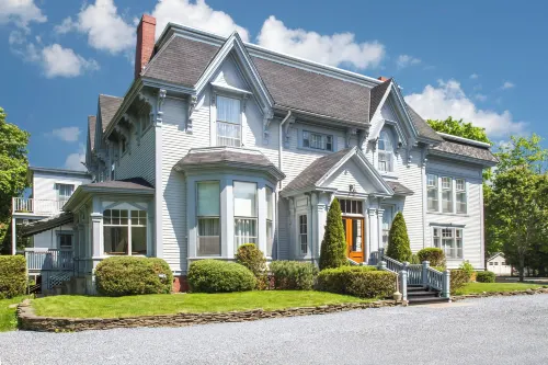 Shadow Lawn Inn - Inns
