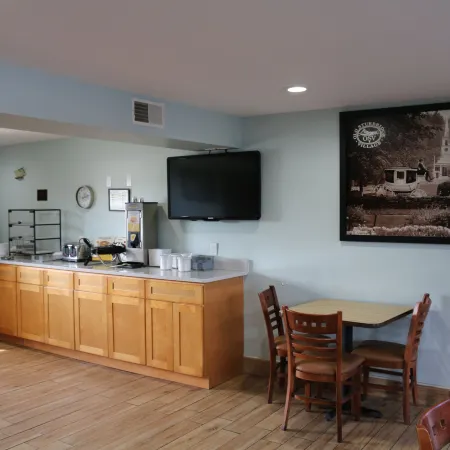 Super 8 by Wyndham Sturbridge