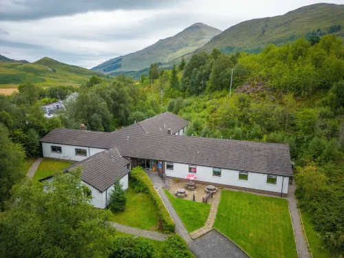 Crianlarich Youth Hostel - parking
