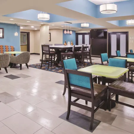 La Quinta Inn & Suites by Wyndham Oxford - Anniston